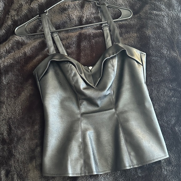 BAD GIRL MANEATER TOP IN VEGAN LEATHER - VIXEN BY MICHELINE PITT - Picture 4 of 6